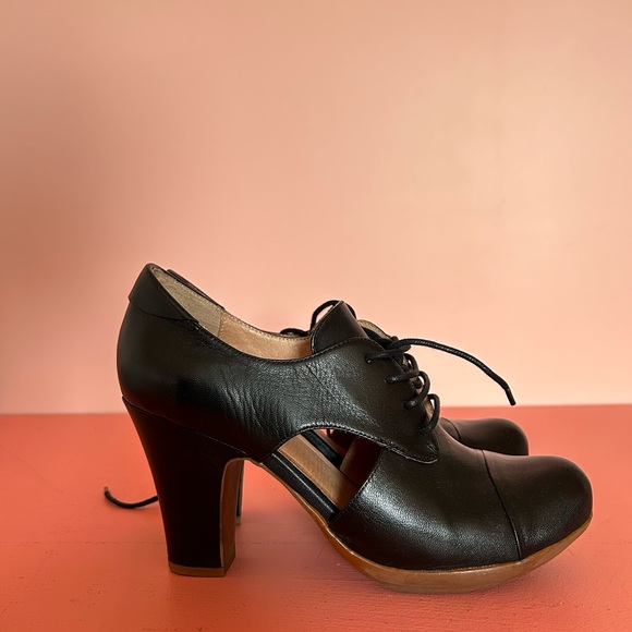 Miz Mooz size 11 black leather cut out bootie - Picture 1 of 3